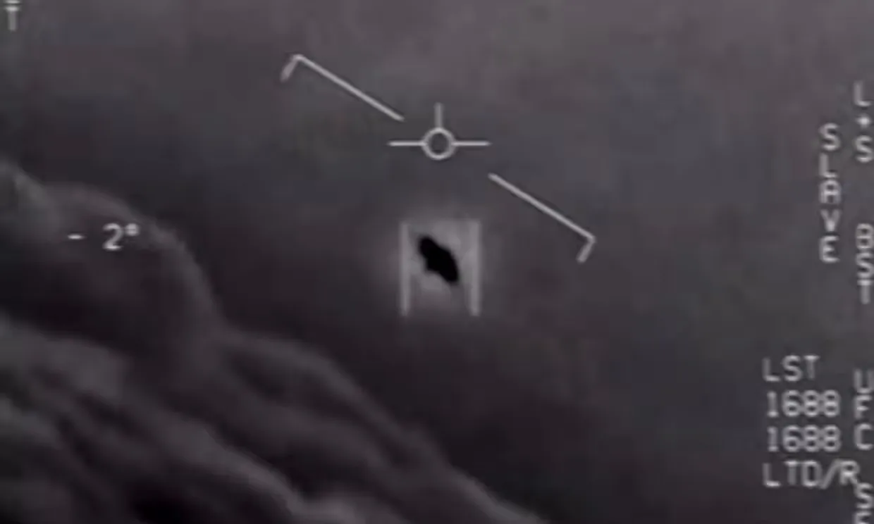 FLIR image from fighter craft with a UAP.